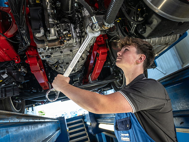 Ausbildungsplatz zum Kraftfahrzeugmechatroniker (Nutzfahrzeugtechnik)